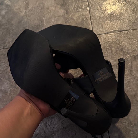 Elegant Black Leather Sandals - Picture 4 of 9